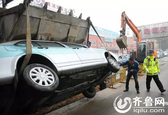 山東十多輛車相撞