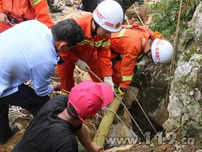 男子掉落十米高橋 多方緊急救援