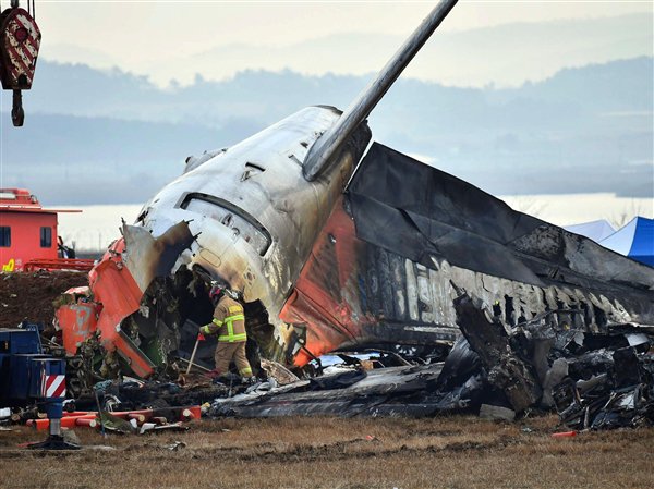 韓國(guó)空難客機(jī)黑匣子撞墻前4分鐘停錄