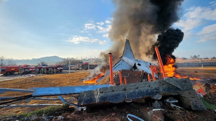 韓國客機(jī)起火已致58人死亡